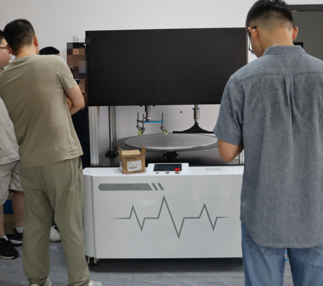 探秘品質(zhì)基石：上海某公司蒞臨上海理濤，參觀交流地毯腳輪耐磨試驗(yàn)機(jī)